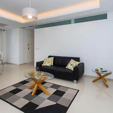 Ch Enora Garden Dona Pepa Apartment